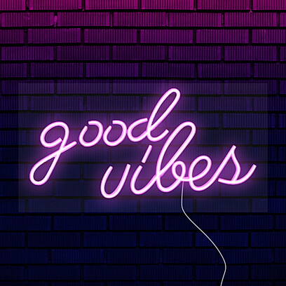 Неоновая вывеска для дома "Good Vibes" розового цвета 600x1200 мм. Белый